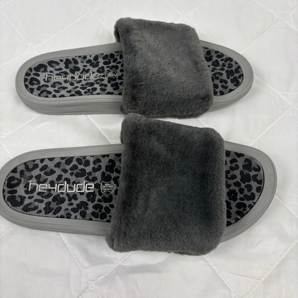 Hey Dude Fuzzy Slide Sandals Leopard Footbed Women's 12 Peggy Grey Cheetah - Picture 11 of 12